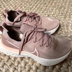 Wmns React Infinity Run Flyknit 'Plum Fog' size 6